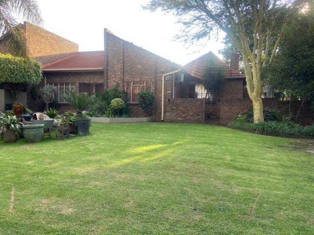 5 Bedroom House in Die Heuwel