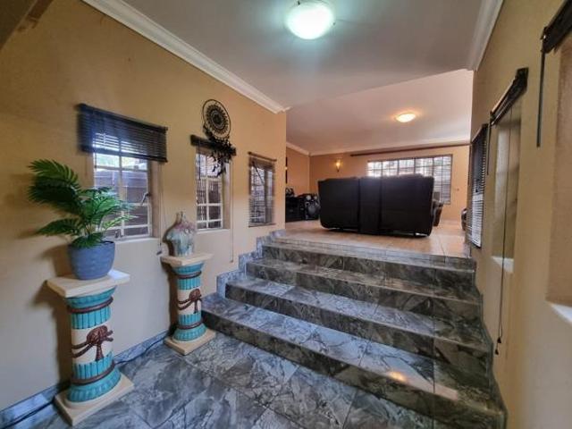 5 Bedroom House in Die Heuwel