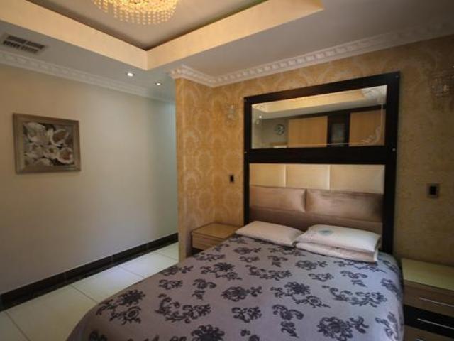 5 Bedroom House in Die Heuwel