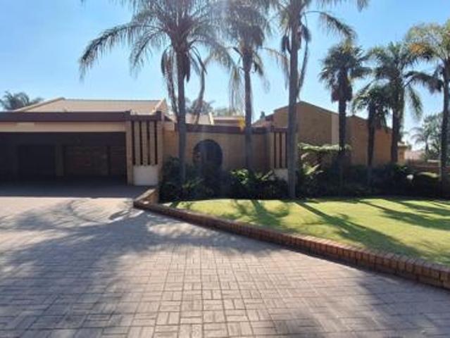 5 Bedroom House in Die Heuwel
