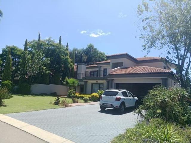 5 Bedroom House in Die Hoewes