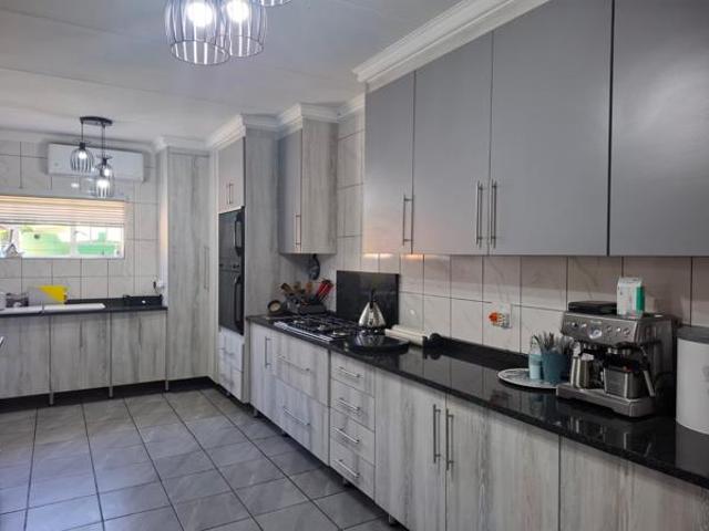 5 Bedroom House in Duvha Park