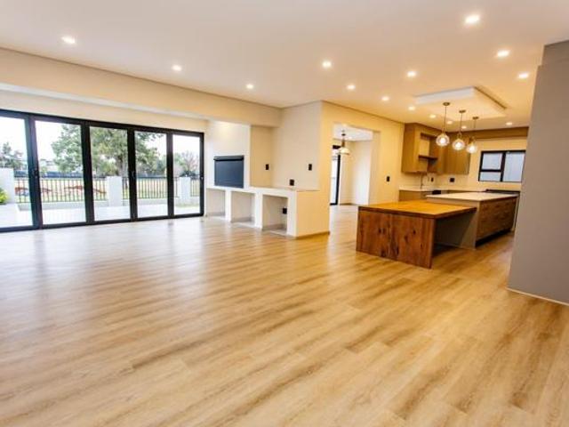 5 Bedroom House in Emfuleni Golf Estate