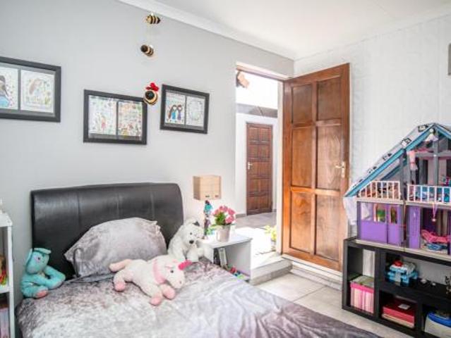 5 Bedroom House in Eagles Landing