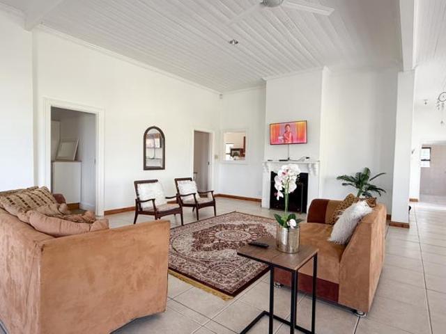 5 Bedroom House in East Bank