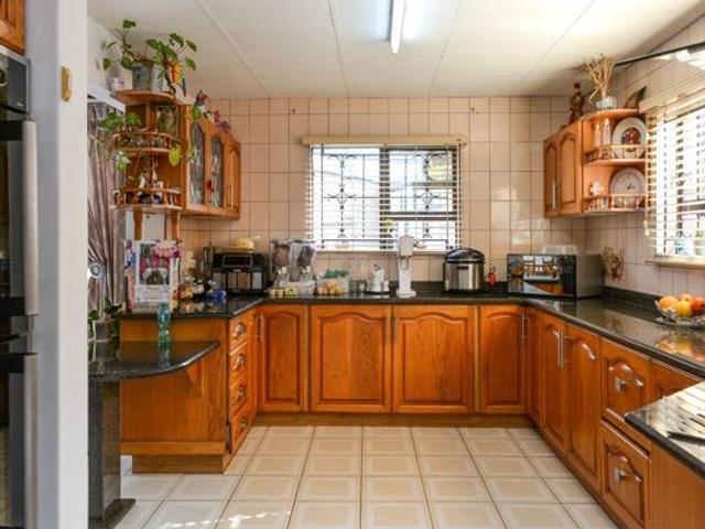 5 Bedroom House in Eastwood
