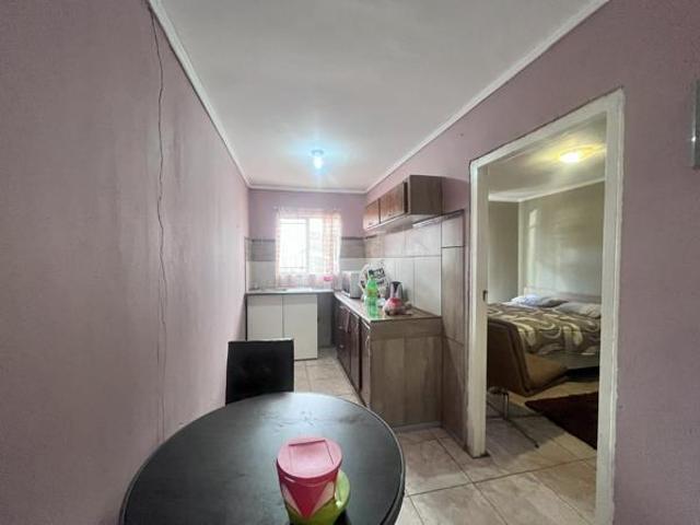 5 Bedroom House in Ehrlich Park