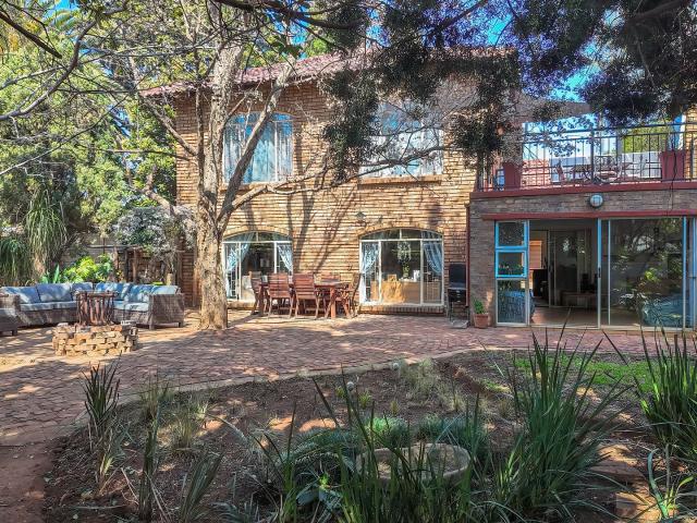 5 Bedroom House in Elarduspark