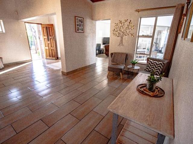 5 Bedroom House in Eldoraigne