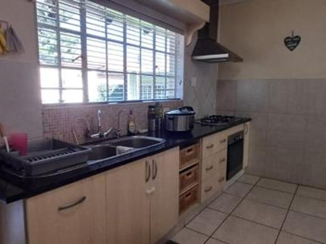 5 Bedroom House in Eldoraigne