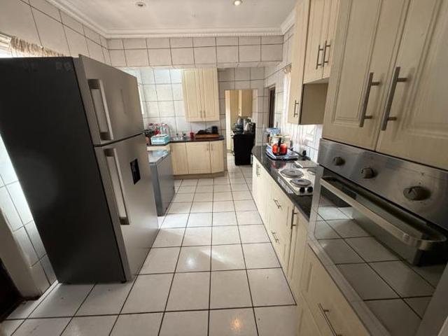 5 Bedroom House in Eldoraigne