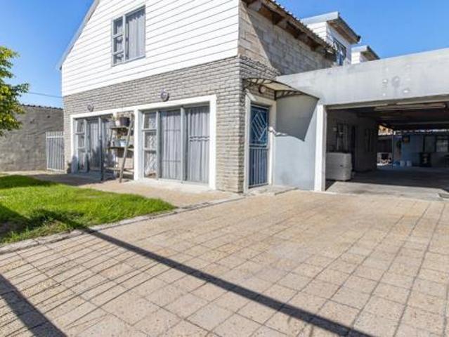 5 Bedroom House in Electric City