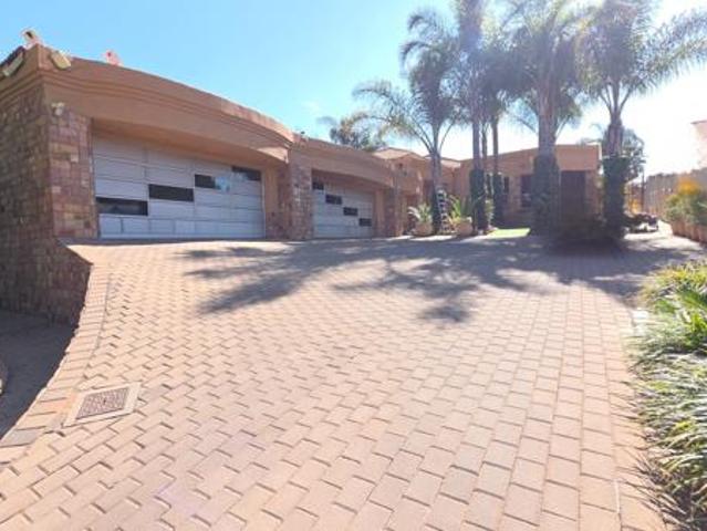 5 Bedroom House in Erasmia