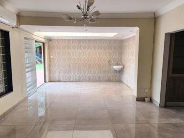 5 Bedroom House in Erasmia