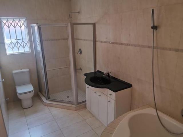5 Bedroom House in Erasmia