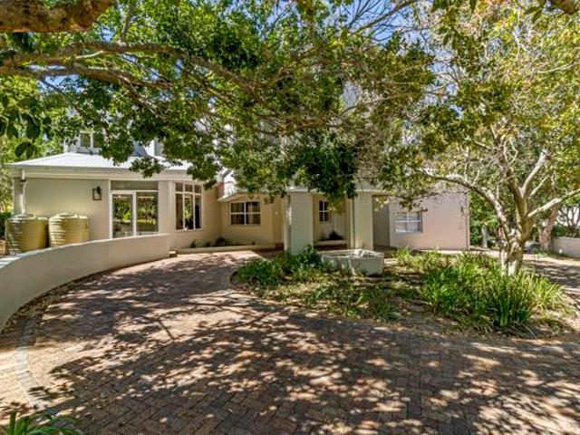 5 Bedroom House in Erinvale Golf Estate