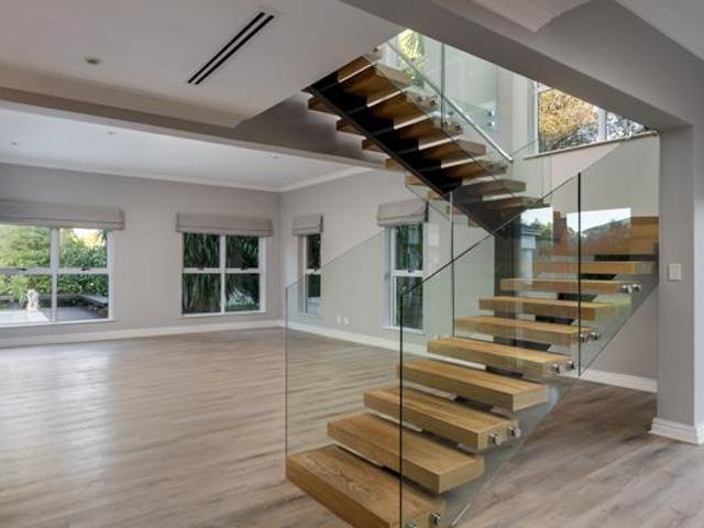 5 Bedroom House in Erinvale Golf Estate
