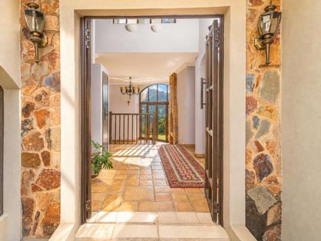 5 Bedroom House in Estate D Afrique
