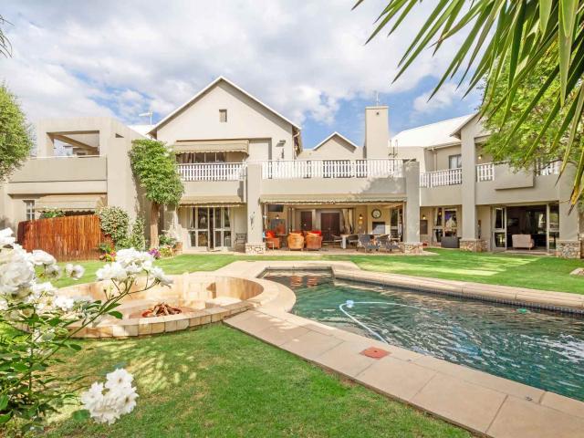 5 Bedroom House in Fourways Gardens