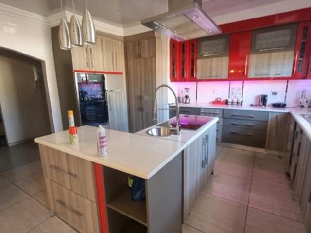 5 Bedroom House in Fochville