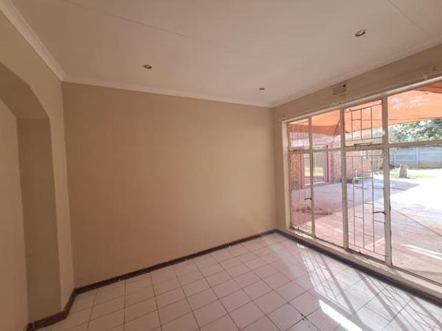 5 Bedroom House in Fauna Park