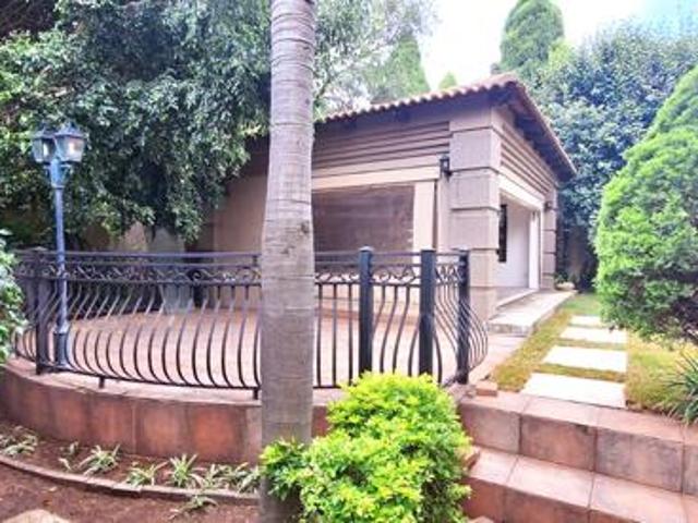 5 Bedroom House in Faerie Glen