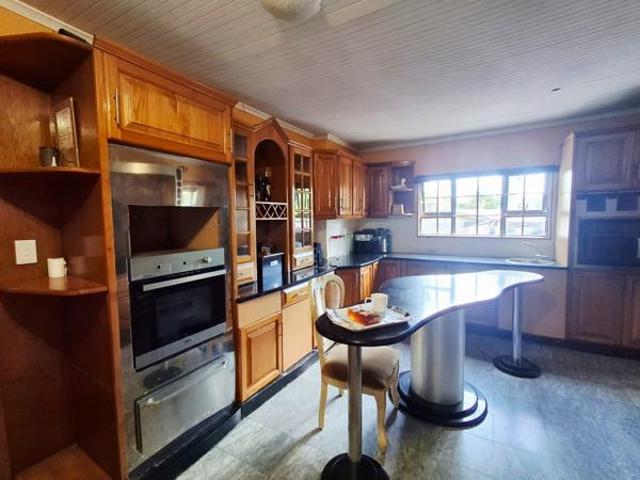 5 Bedroom House in Fairview
