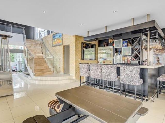 5 Bedroom House in Featherbrooke Estate