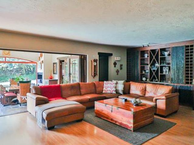 5 Bedroom House in Featherbrooke Estate