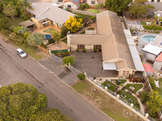5 Bedroom House in Ferndale