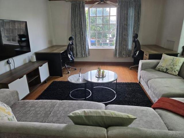 5 Bedroom House in Ferndale