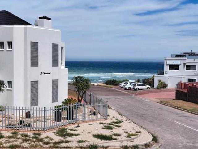 5 Bedroom House in Ferreira Town