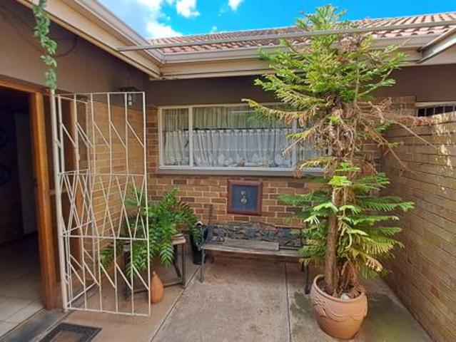 5 Bedroom House in Fichardt Park