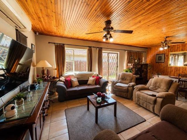 5 Bedroom House in Fichardt Park