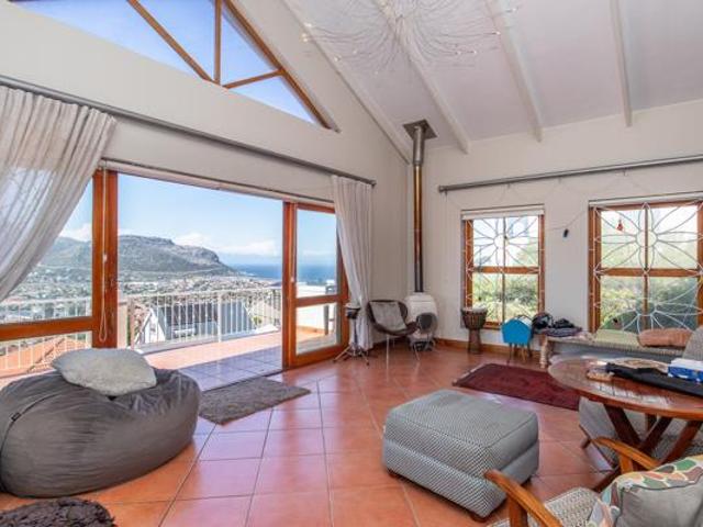5 Bedroom House in Fish Hoek