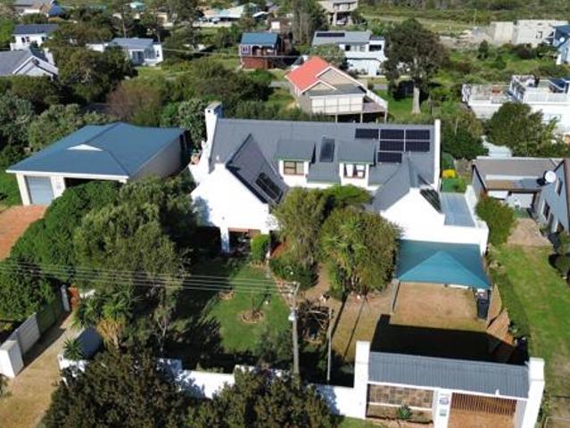 5 Bedroom House in Fisherhaven