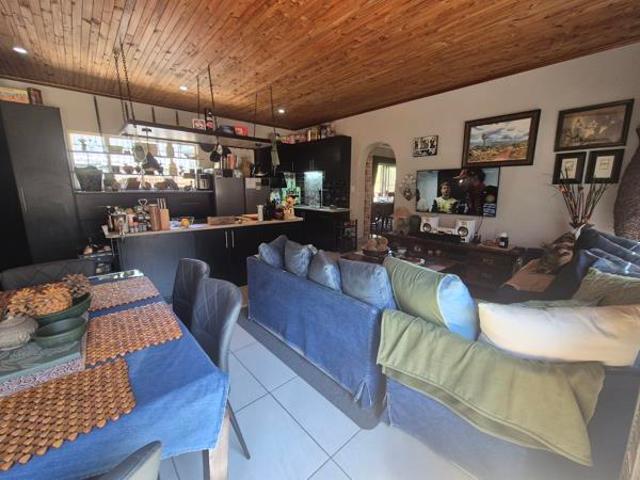 5 Bedroom House in Flamwood