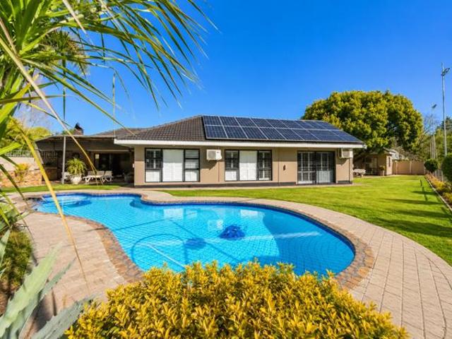 5 Bedroom House in Flamwood