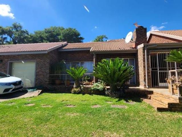 5 Bedroom House in Florauna