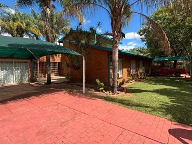 5 Bedroom House in Flora Park