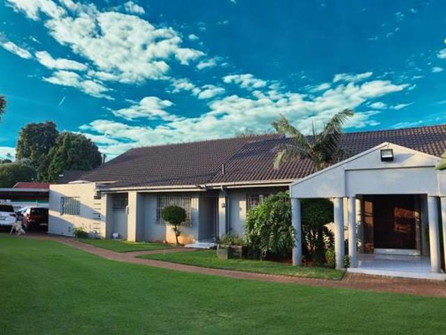 5 Bedroom House in Florida Hills