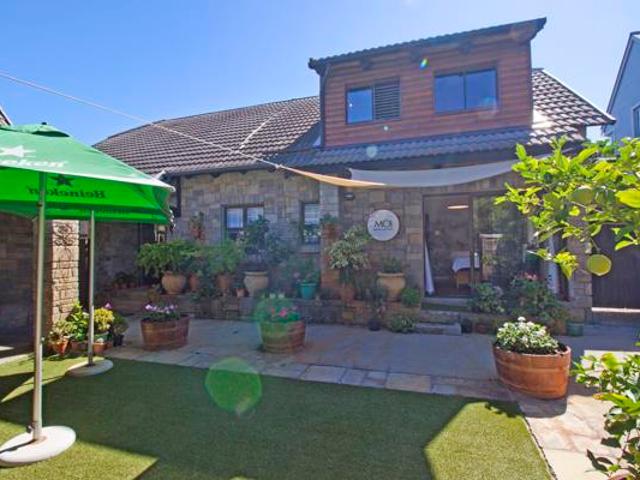 5 Bedroom House in Kommetjie