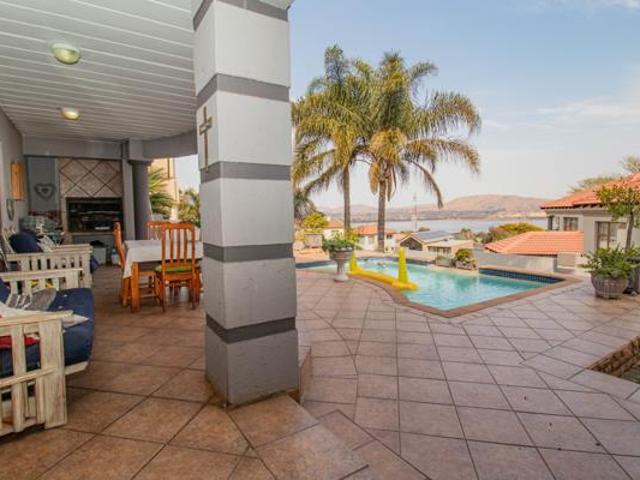 5 Bedroom House in Kosmos Ridge