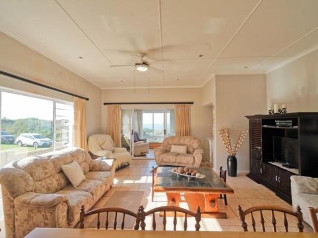 5 Bedroom House in Kaysers Beach