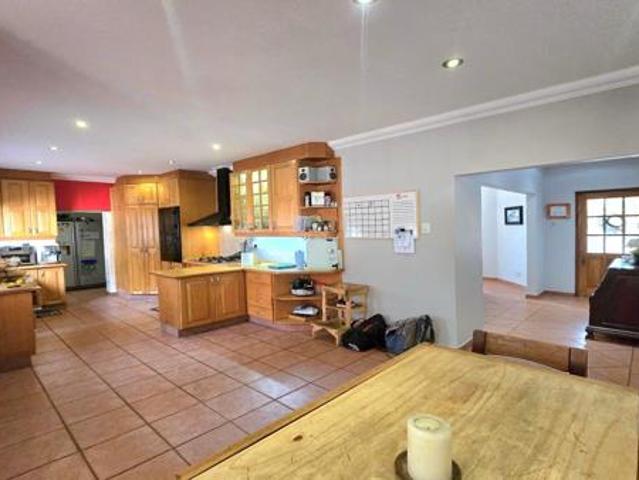 5 Bedroom House in Kanonkop