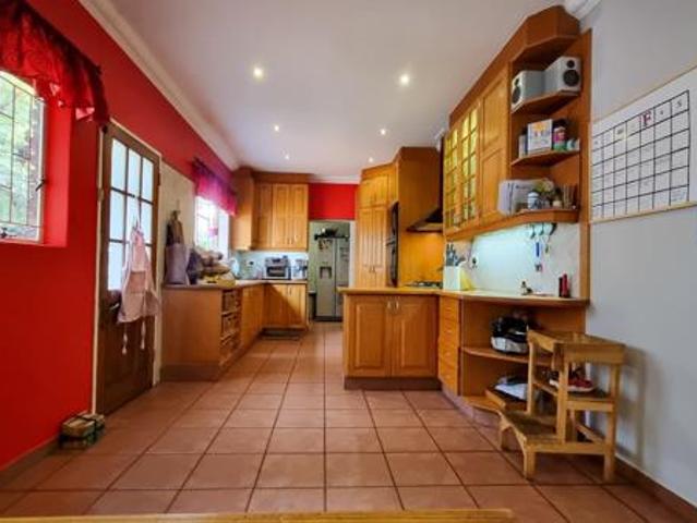 5 Bedroom House in Kanonkop
