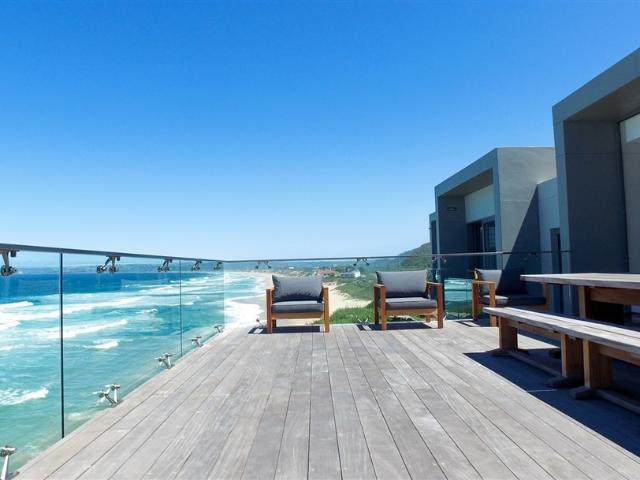 5 Bedroom House in Keurbooms