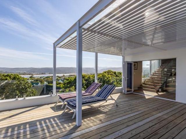 5 Bedroom House in Keurboomstrand