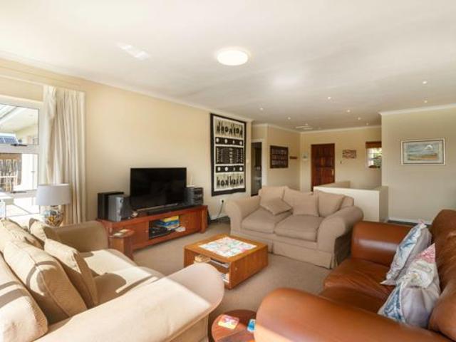 5 Bedroom House in Kenton On Sea