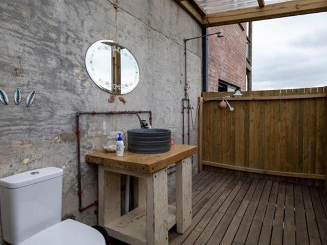 5 Bedroom House in Kenton On Sea